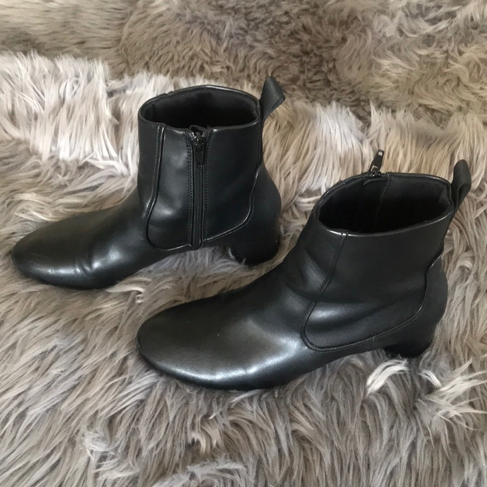 Classy black boots